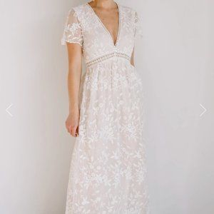 Women's V Neck Floral Lace Wedding Dress Short Sleeve Bridesmaid or Maternity